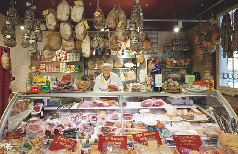 Bruno Alfieri della Salumeria Alfione, Parma (fotografia di Luciano Leonotti)
